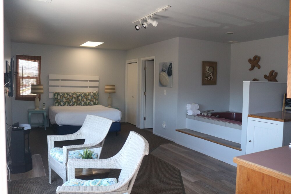 The Guesthouse Inn In Oregon Coast Hotel Rates Reviews - 