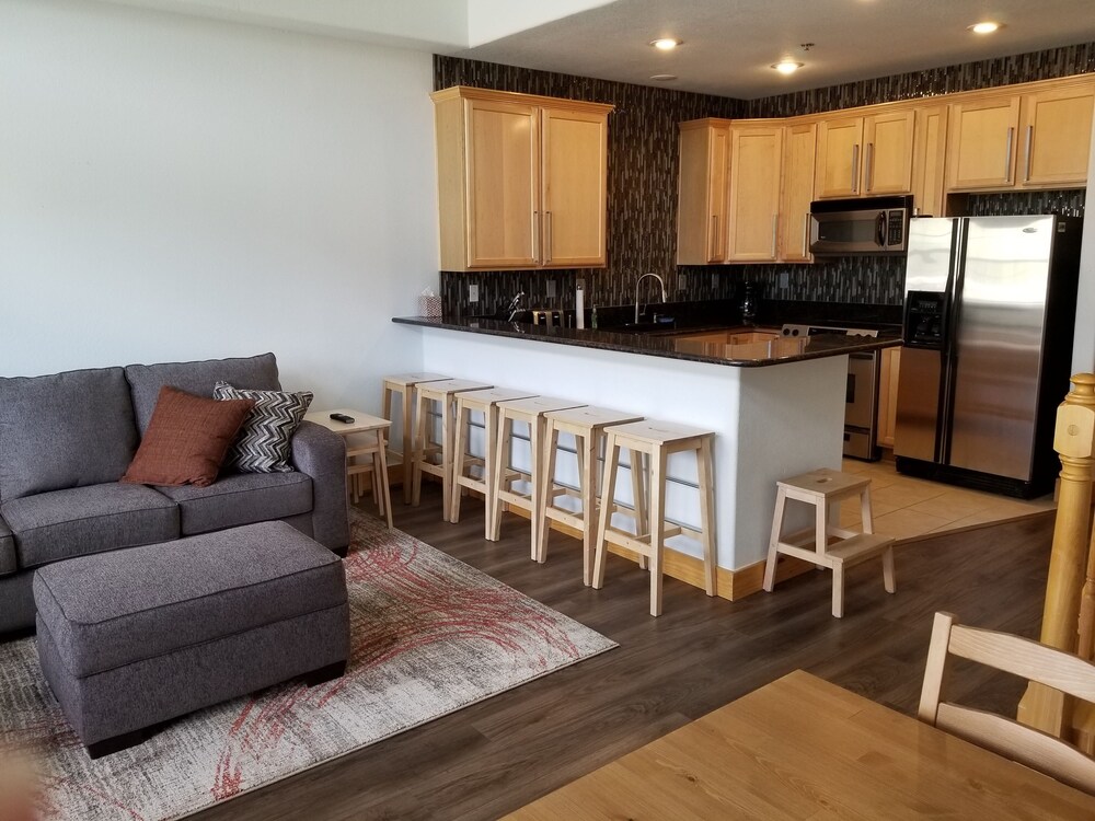 Luxury Mountain Getaway With View Overlooking Dillon Ice Castles Featured Image