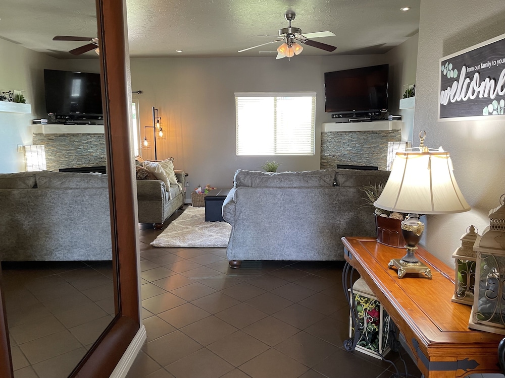 Mountain View Retreat PetFriendly Home with Deck near St.