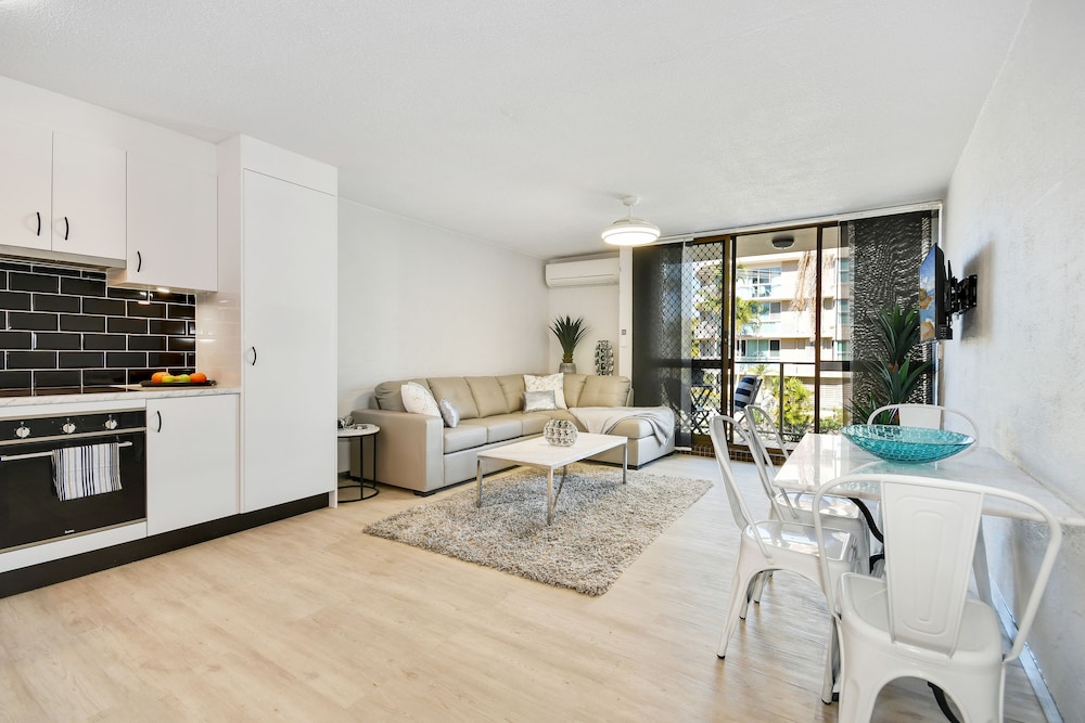 Mooloolaba Apartment with Marina Views