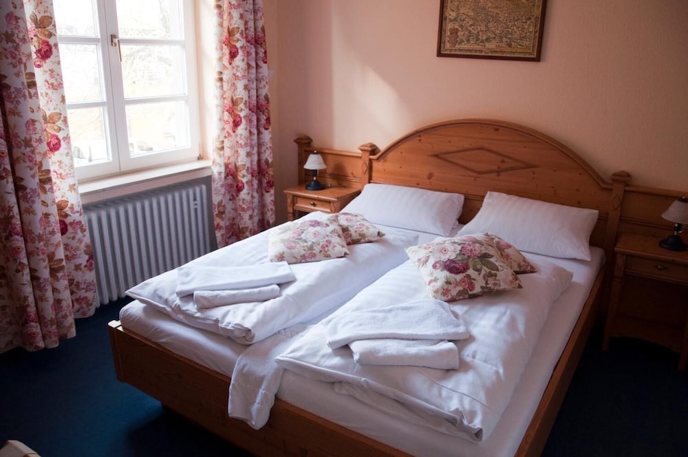 Haus Schlesien In Bonn Hotel Rates Reviews On Orbitz
