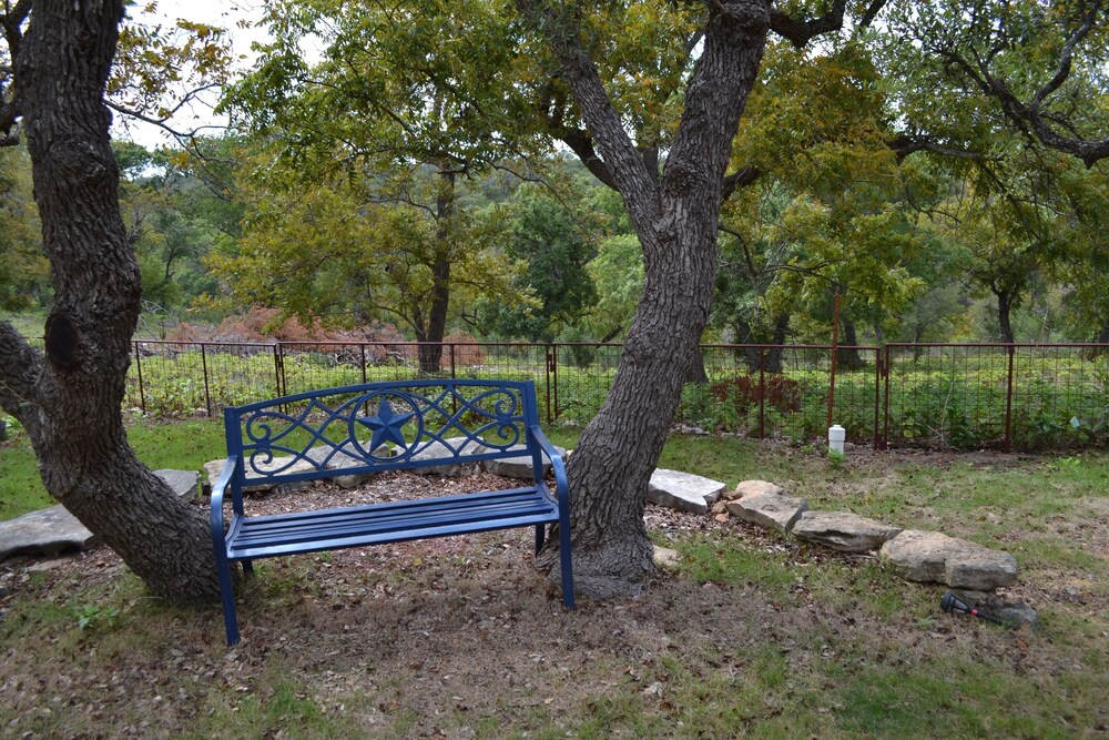 Quiet Cabin in the Country, 15 minutes from Fredericksburg, Pet