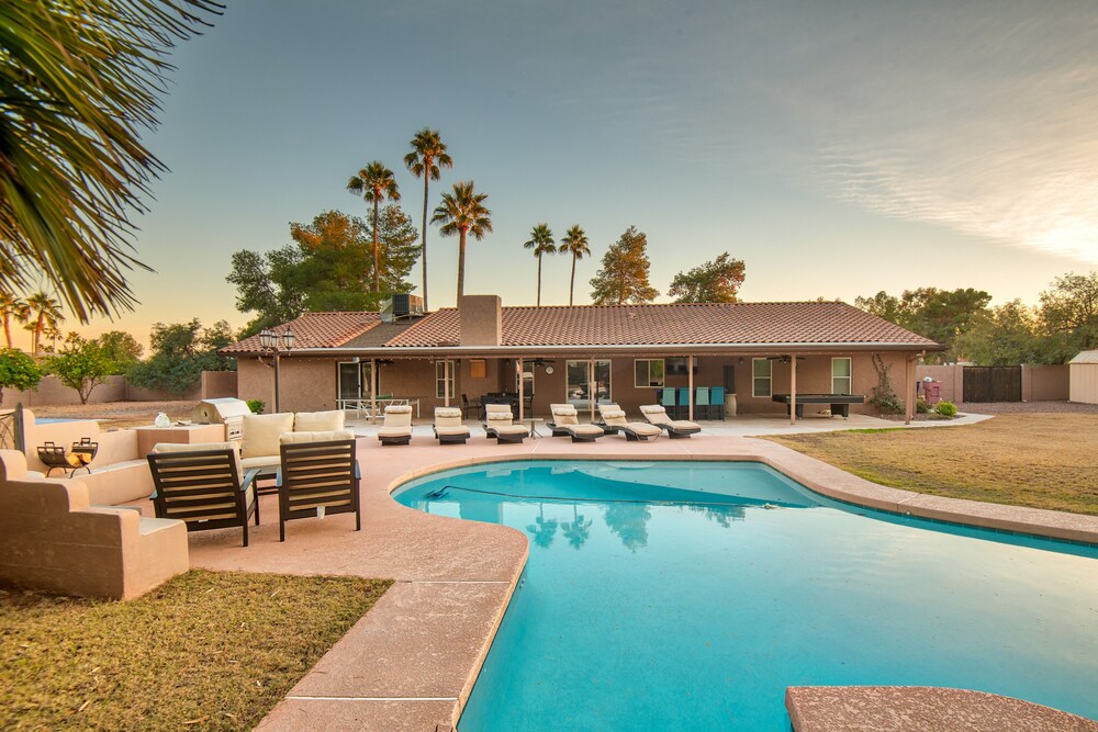 Huge Backyard 5br Heated Pool Outdoor Bar Grill In Phoenix