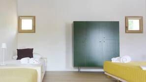 Cortinas opacas, wifi gratis, ropa de cama y acceso en silla de ruedas