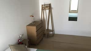 Cortinas opacas, wifi gratis, ropa de cama y acceso en silla de ruedas