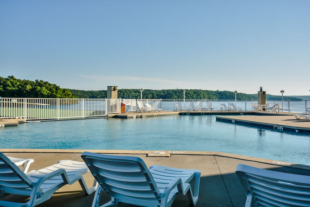 Parkview Bay Towers Indoor & Outdoor Pools & Great Lake Views Free Wi