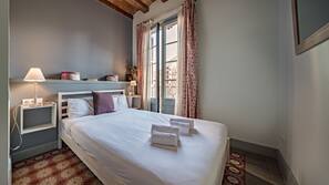 3 bedrooms, iron/ironing board, Internet, bed sheets