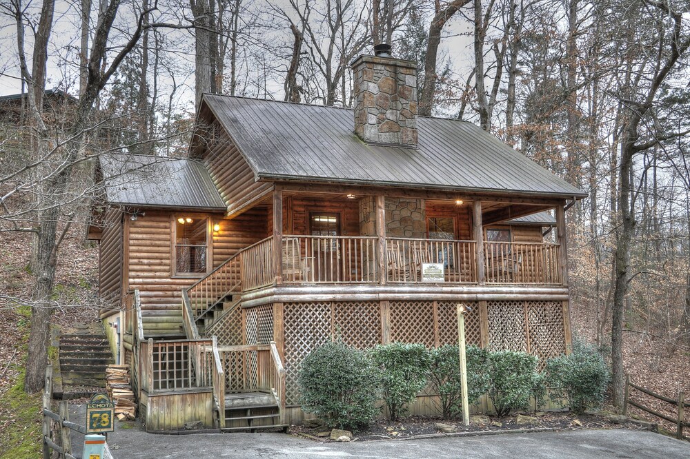 Charming & Clean Log Cabin!