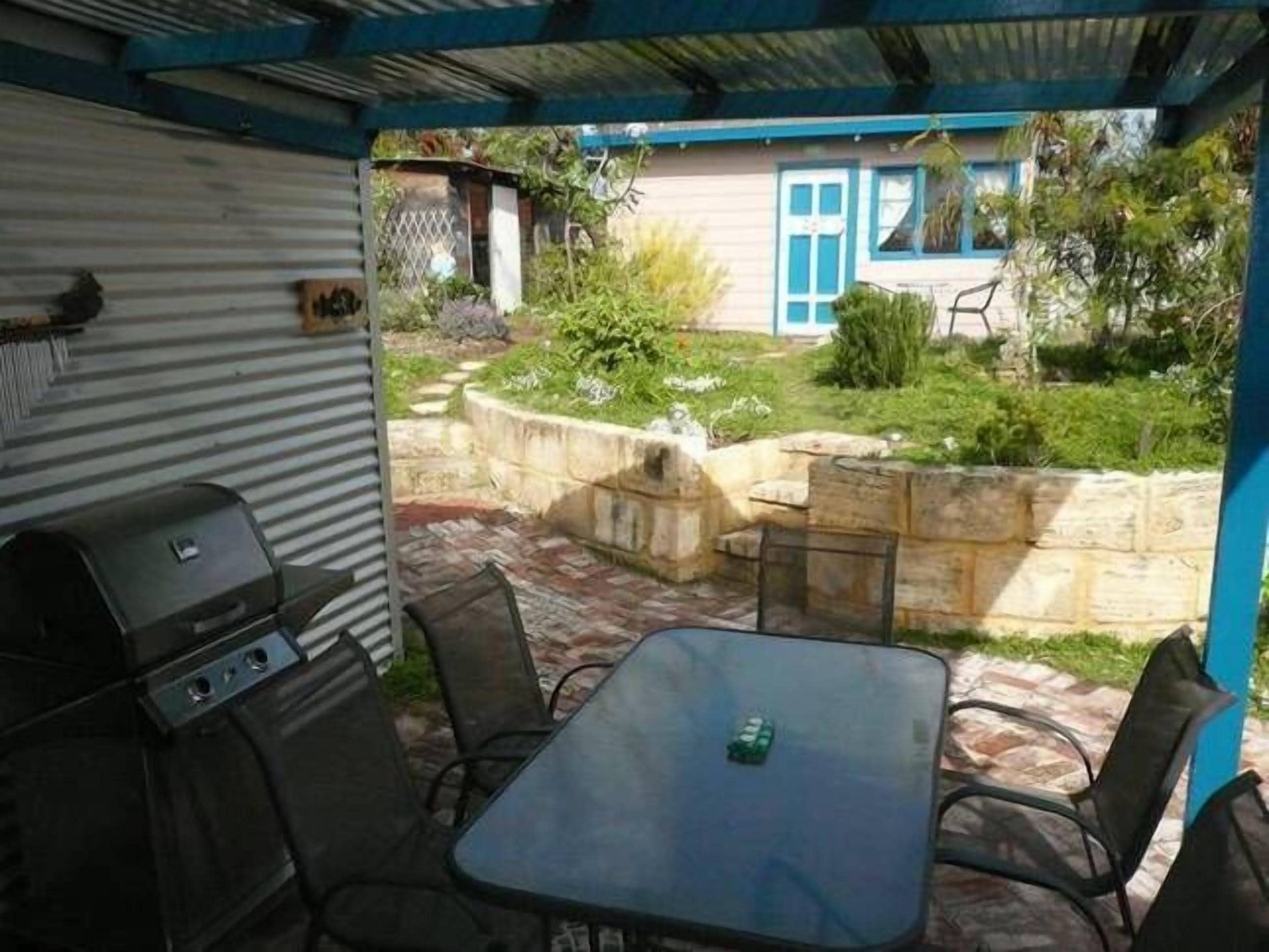 Fremantle South Beach House + Outdoor Studio 4x2