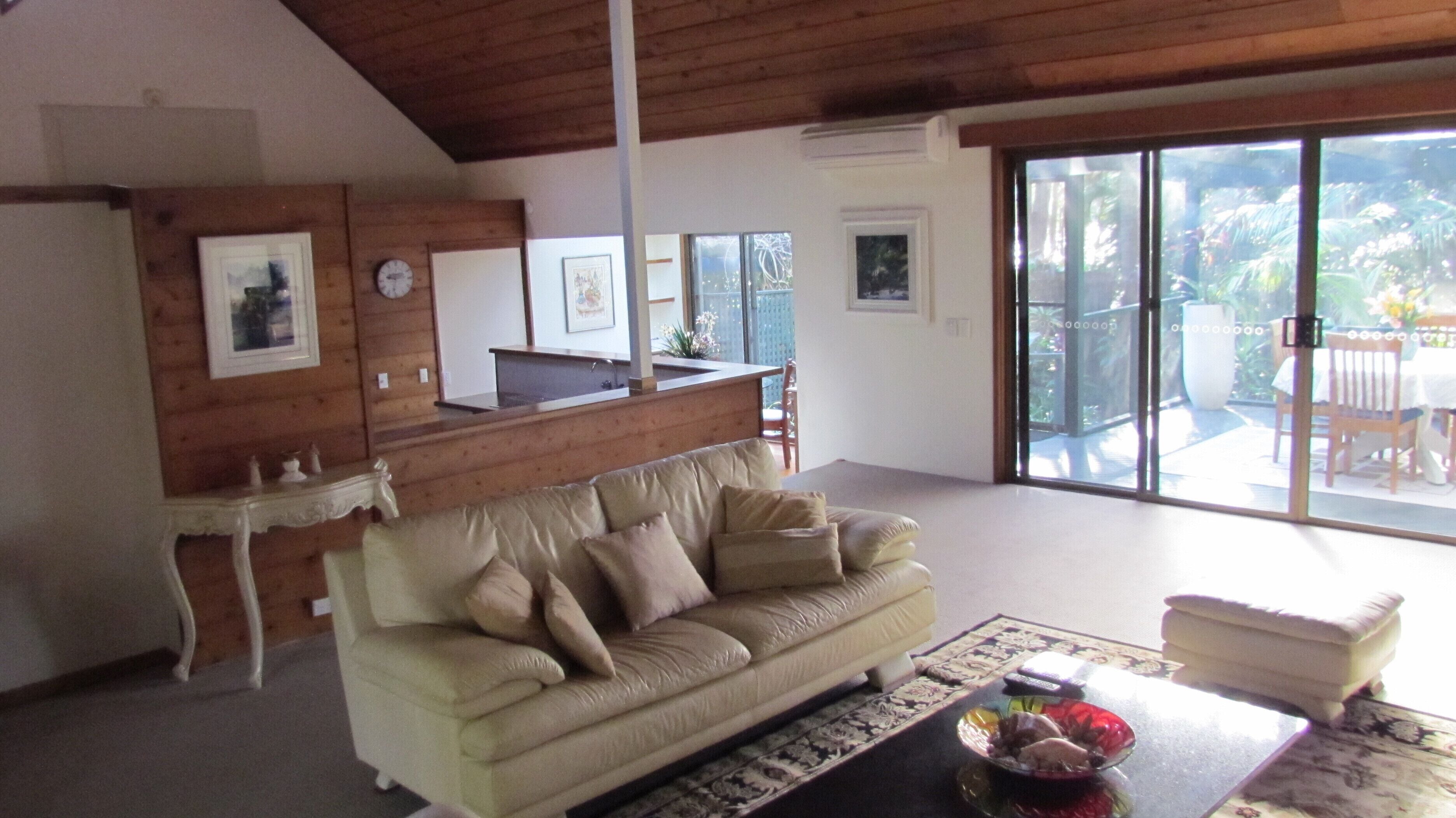 Historic Lake Russell Gallery Sanctuary - Emerald Beach