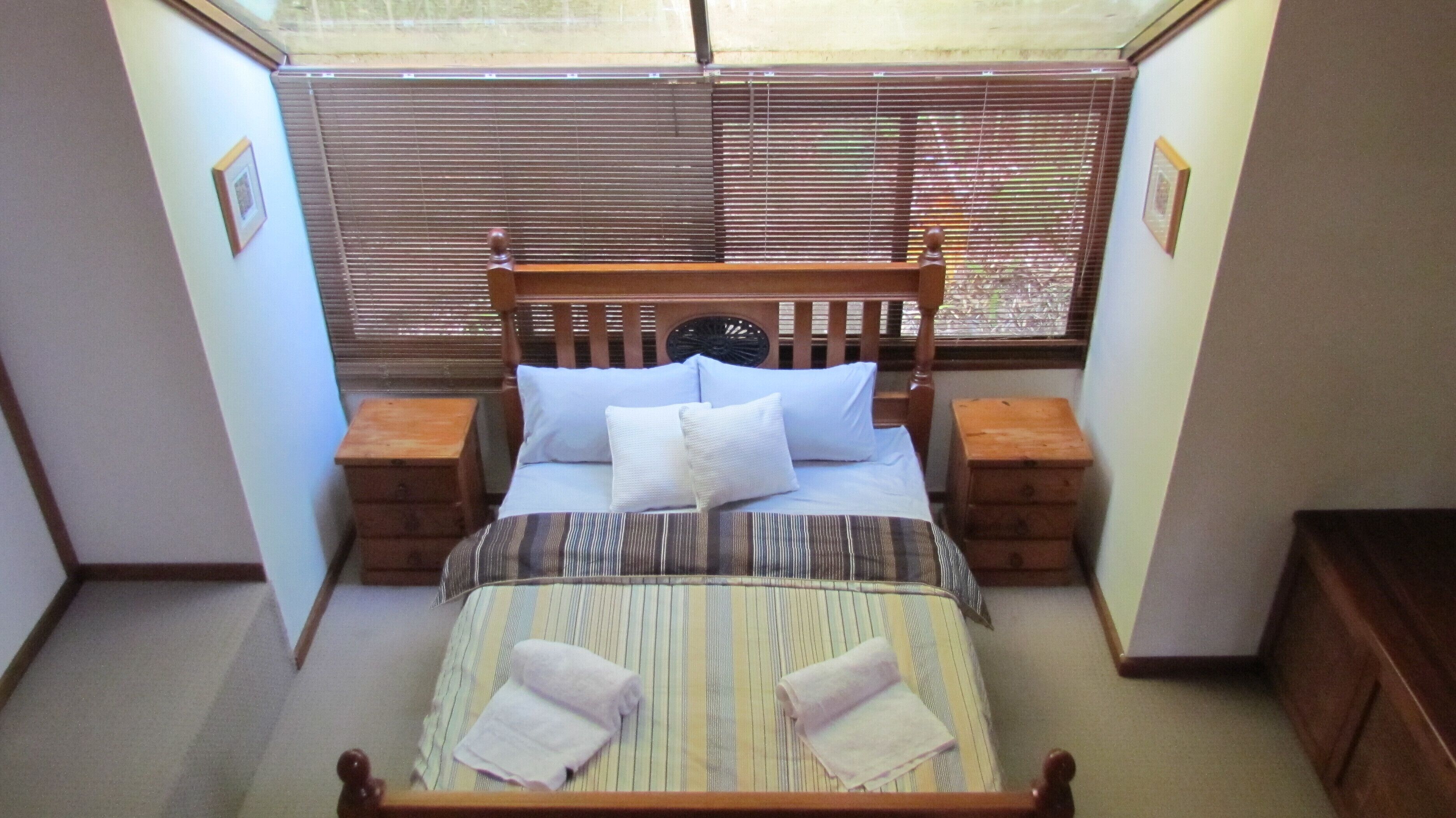 Historic Lake Russell Gallery Sanctuary - Emerald Beach