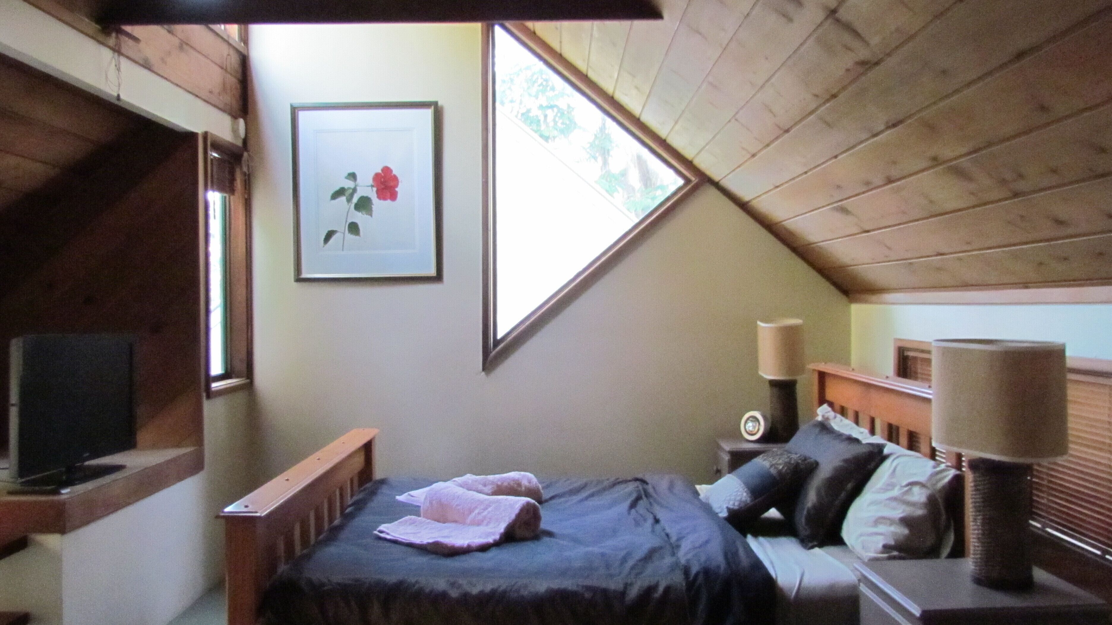 Historic Lake Russell Gallery Sanctuary - Emerald Beach