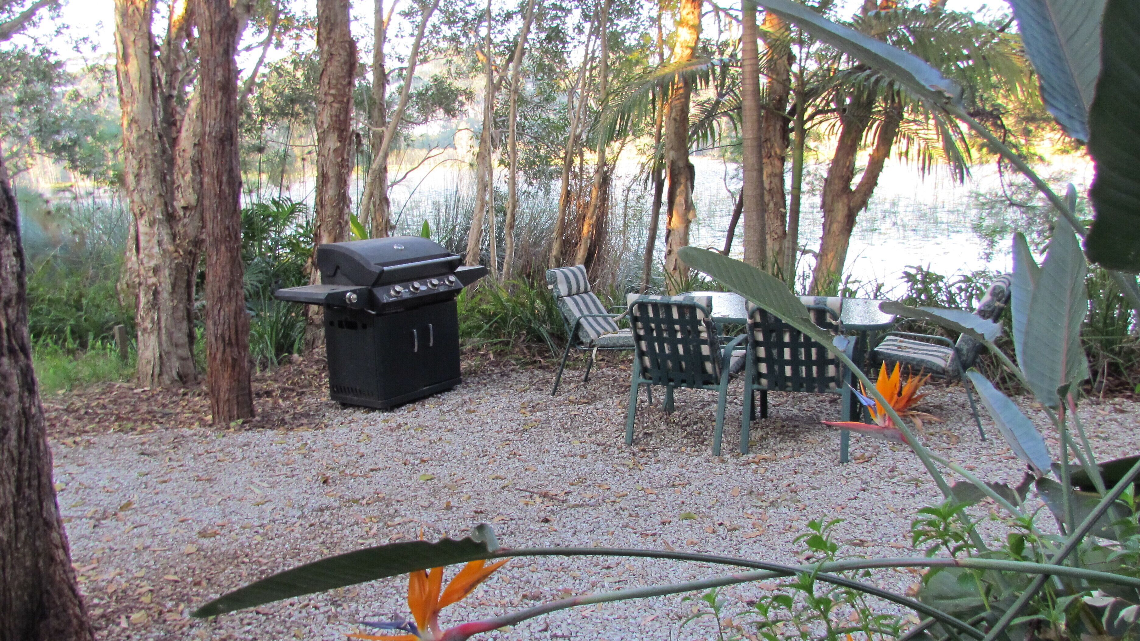 Historic Lake Russell Gallery Sanctuary - Emerald Beach