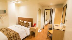 Escritorio, wifi gratis, ropa de cama