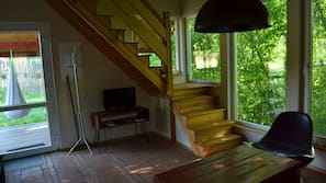Flachbildfernseher, Kamin, DVD-Player