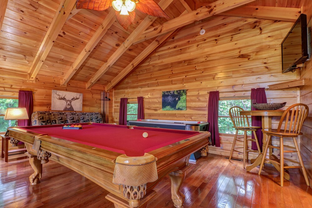 Mountain View Cabin W Indoor Pool Sauna Gas Fireplace Hot Tub