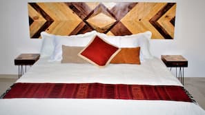 Ropa de cama de alta calidad, escritorio, cortinas opacas y wifi gratis