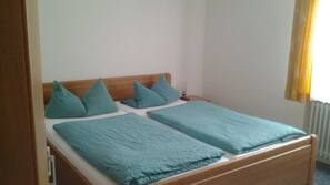 Allergikerbettwaren, Schreibtisch, kostenpflichtige Babybetten