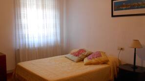 5 bedrooms, down duvet, iron/ironing board, free WiFi