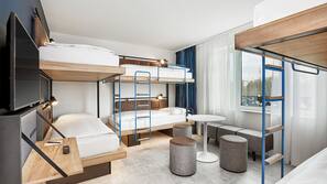 Cortinas opacas, wifi gratis, ropa de cama y acceso en silla de ruedas