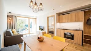In-room safe, free WiFi, linens, wheelchair access