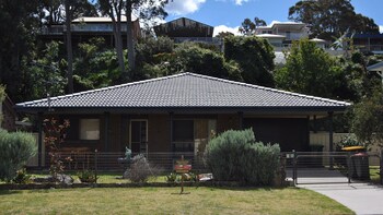 home and away dog friendly cottages