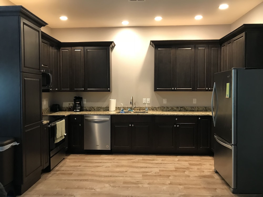 Brand new 4 Bedroom House Ready for Fishing Groups or Multi-family get Aways in Paducah, United States