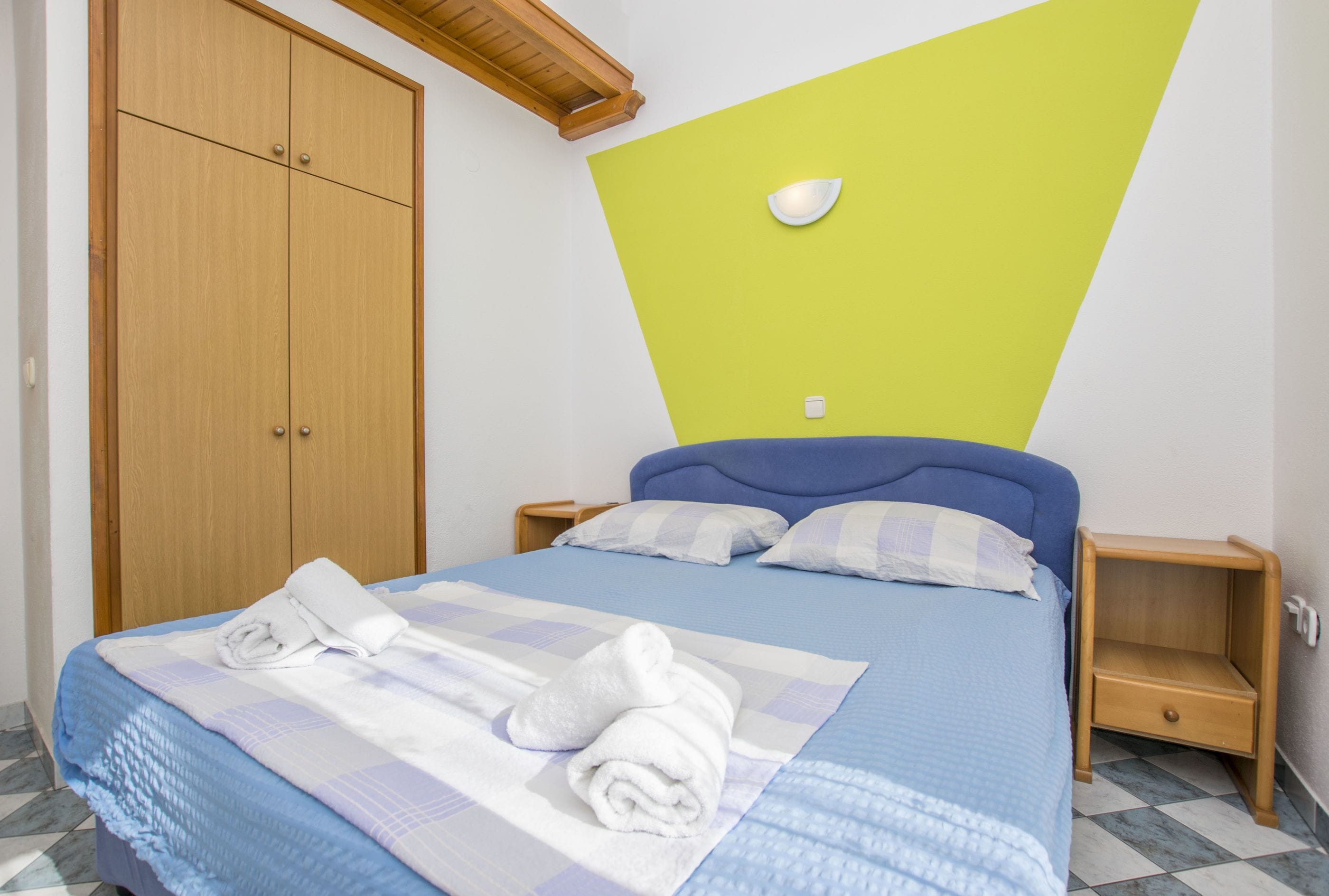 Apartments Mirko - Lokva Rogoznica in Omis in Omiš, Croatia