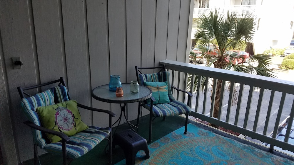 SEAHAWK HIDEAWAY is a wonderful pet friendly condo w/ Pool;ocean & marsh views. 