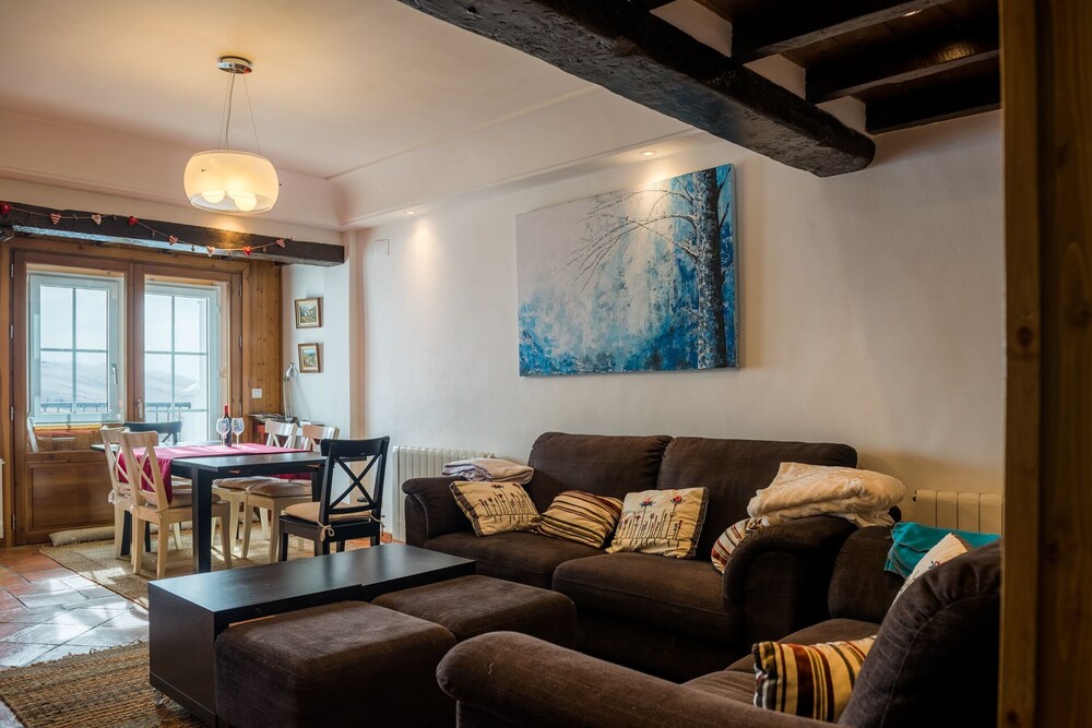5 bedroom house 300 meters from the ski slopes of Sierra Nevada Pradollano Vrbo