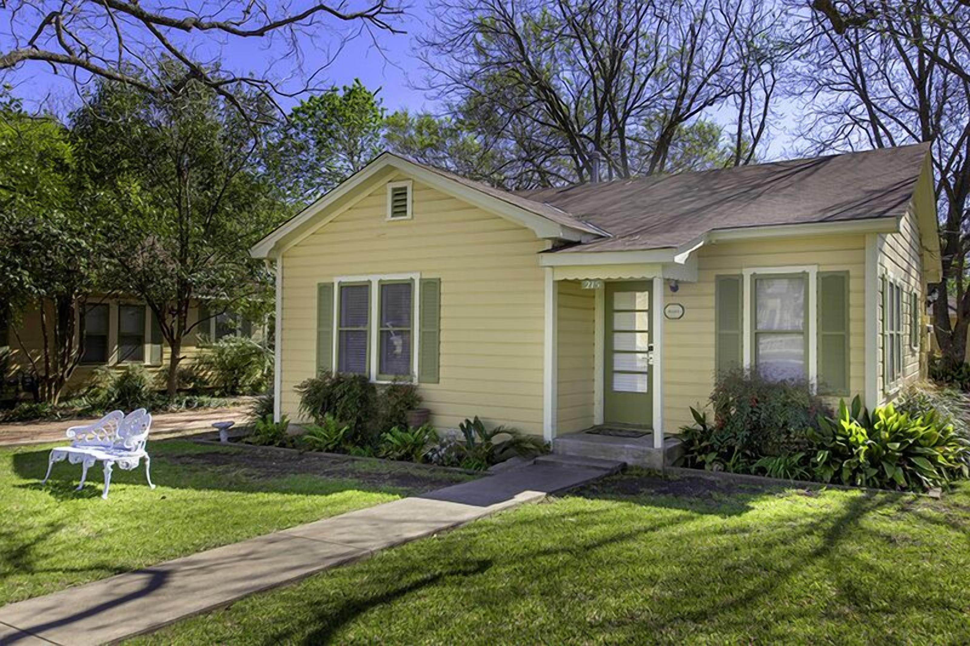Across The Way Ellas Cottage 2 1 Cottage Hot Tub Walking Distance In Fredericksburg Tx Expedia
