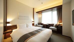 In-room safe, blackout curtains, free WiFi, linens