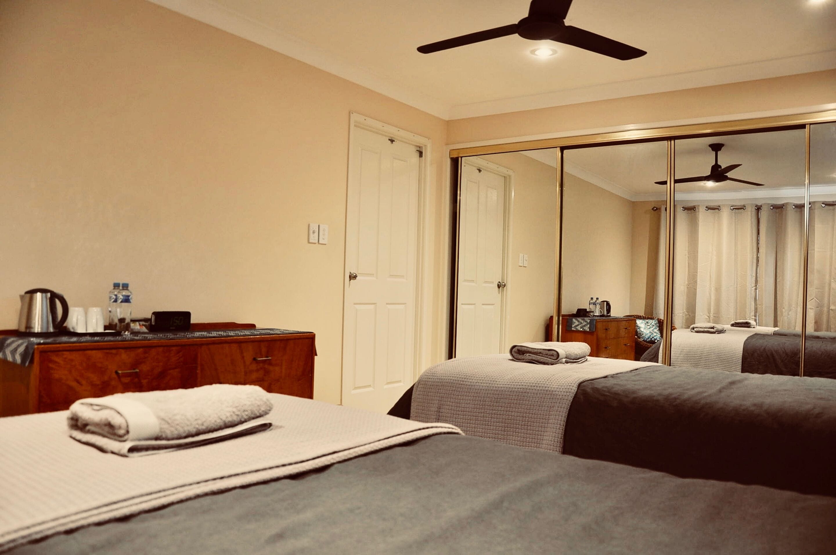 Homestay near by Bond University / Palmer golf course