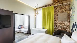 Minibar, coffre-forts dans les chambres, bureau, rideaux occultants