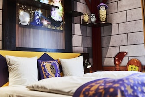 Wizard's Room | Hypo-allergenic bedding, desk, soundproofing, free cribs/infant beds