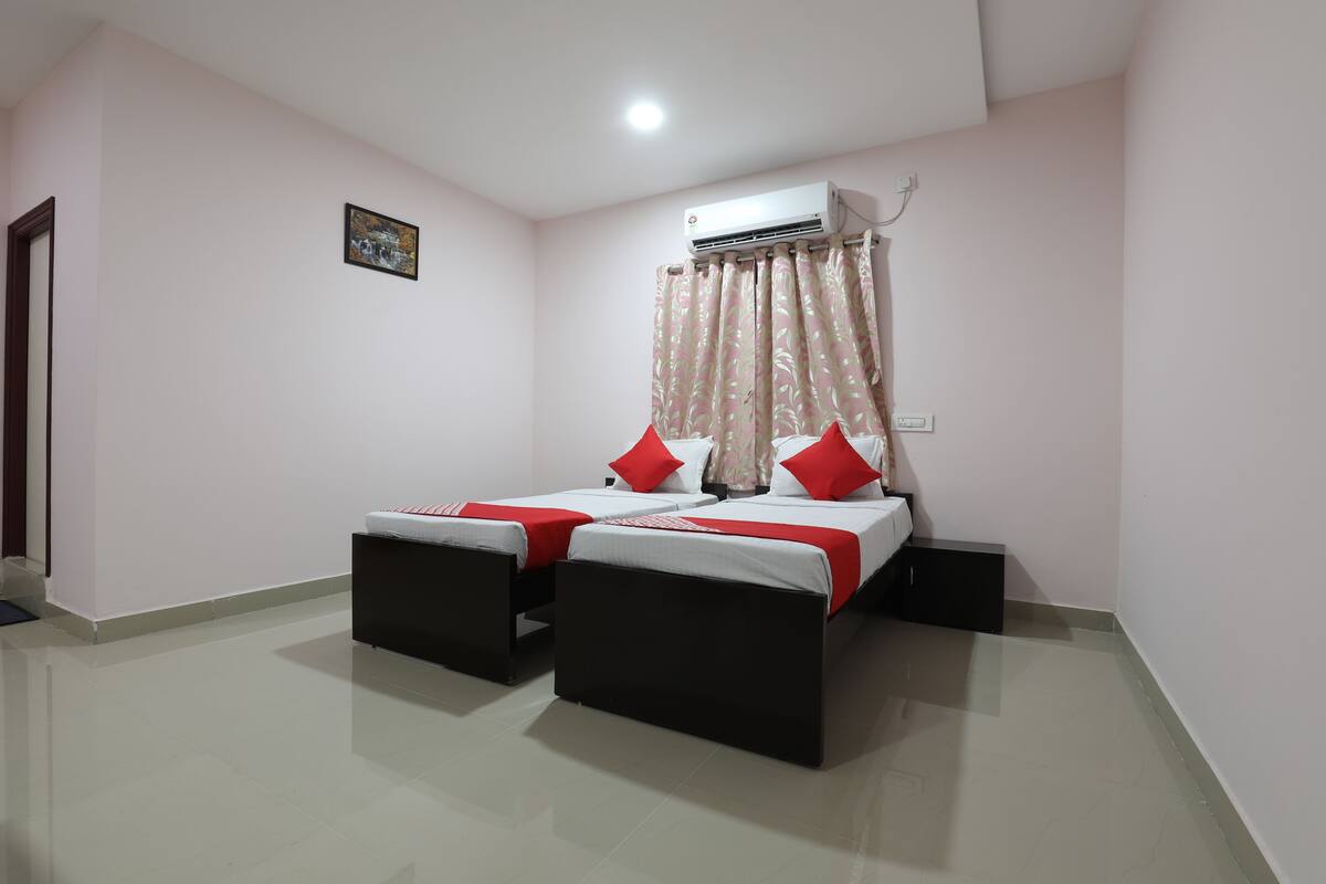 Oyo Royal Inn Hotel In Hyderabad India Expedia Oyo Royal Inn Hotel In Hyderabad India Expedia