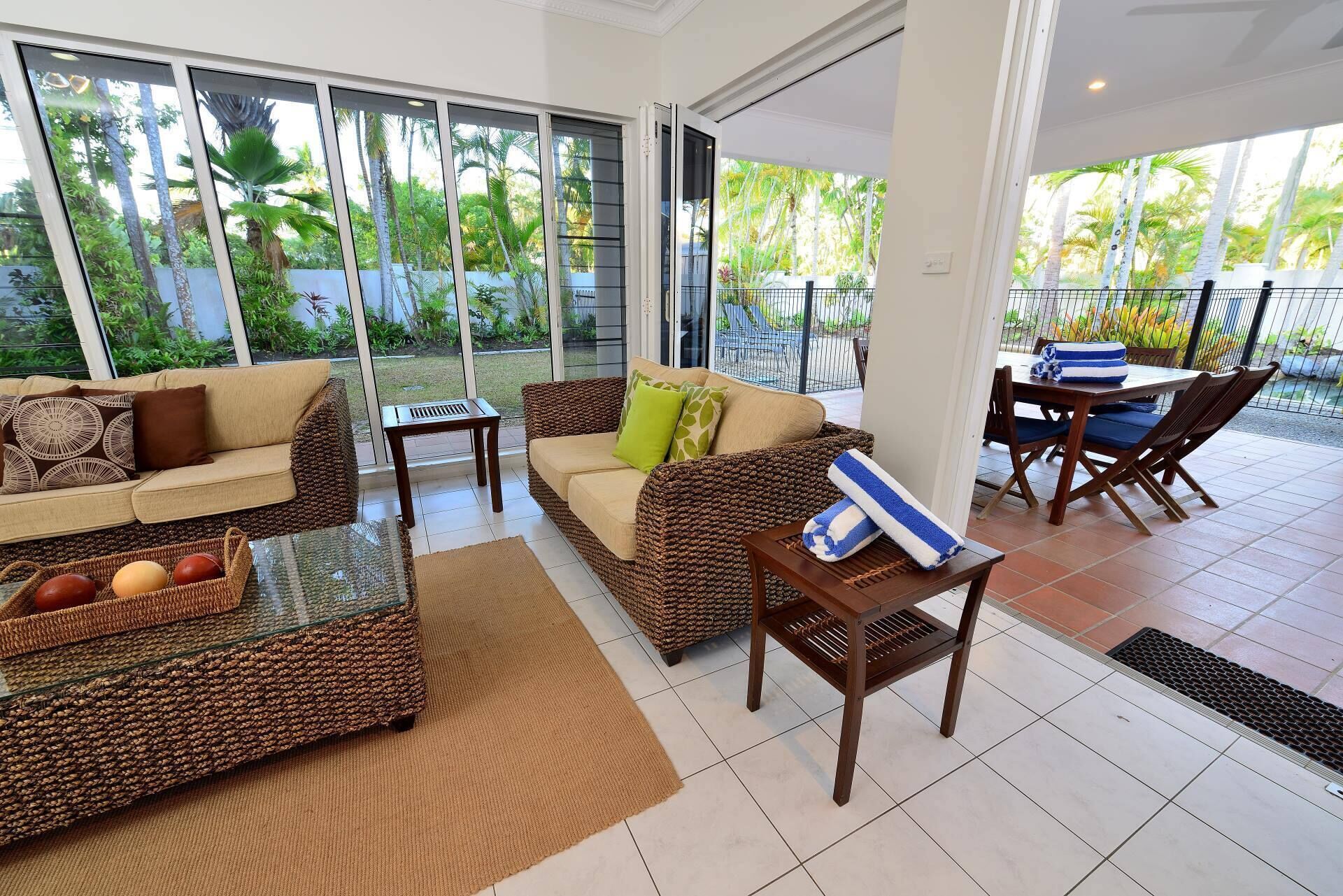 Spacious 4 Bedroom Family Home- a Stones Throw From 4 Mile Beach