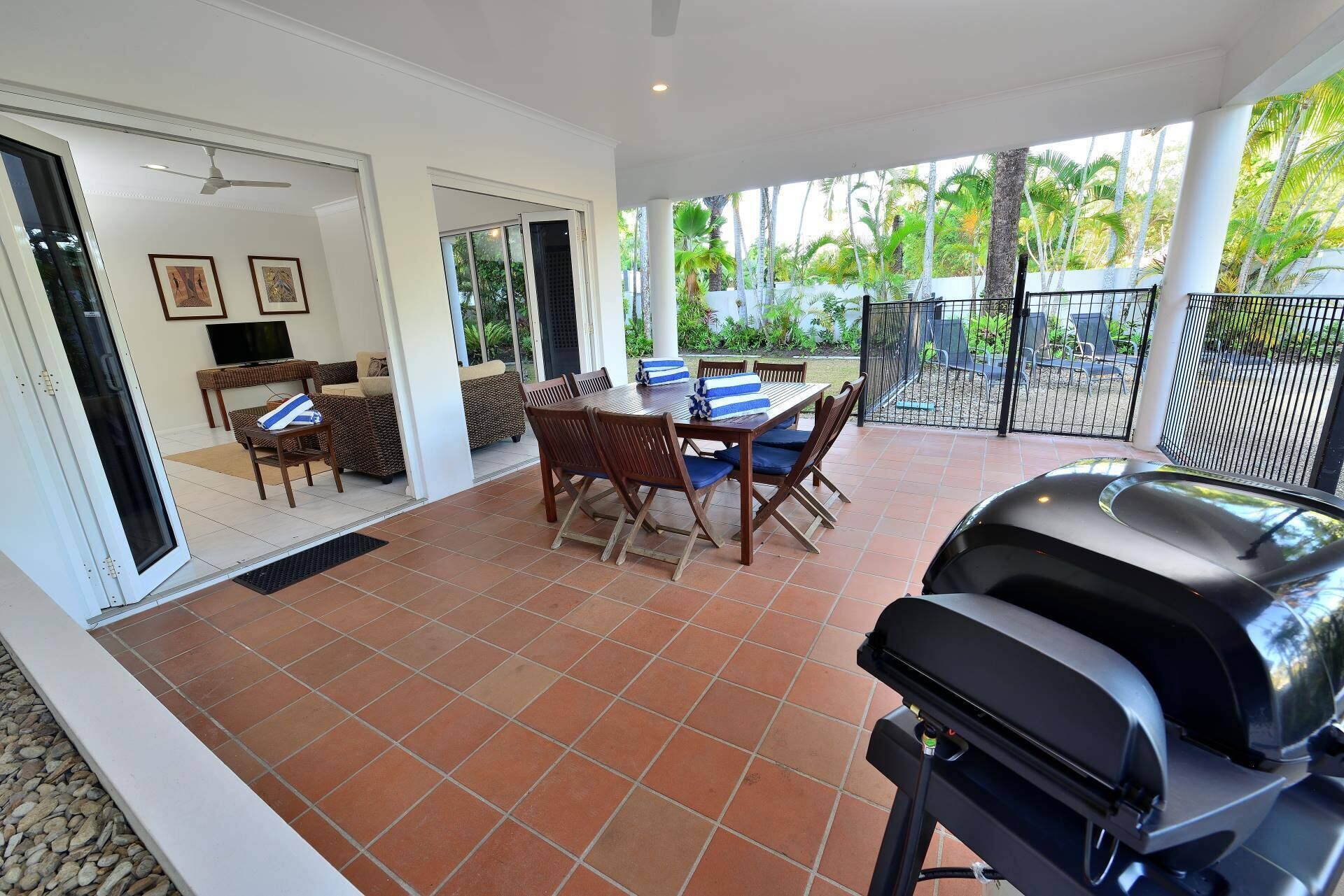 Spacious 4 Bedroom Family Home- a Stones Throw From 4 Mile Beach