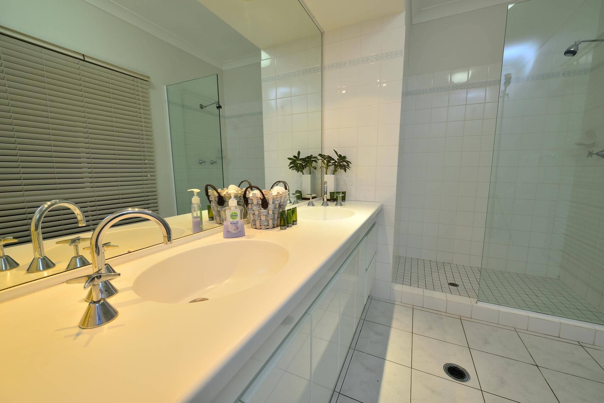 Spacious 4 Bedroom Family Home- a Stones Throw From 4 Mile Beach