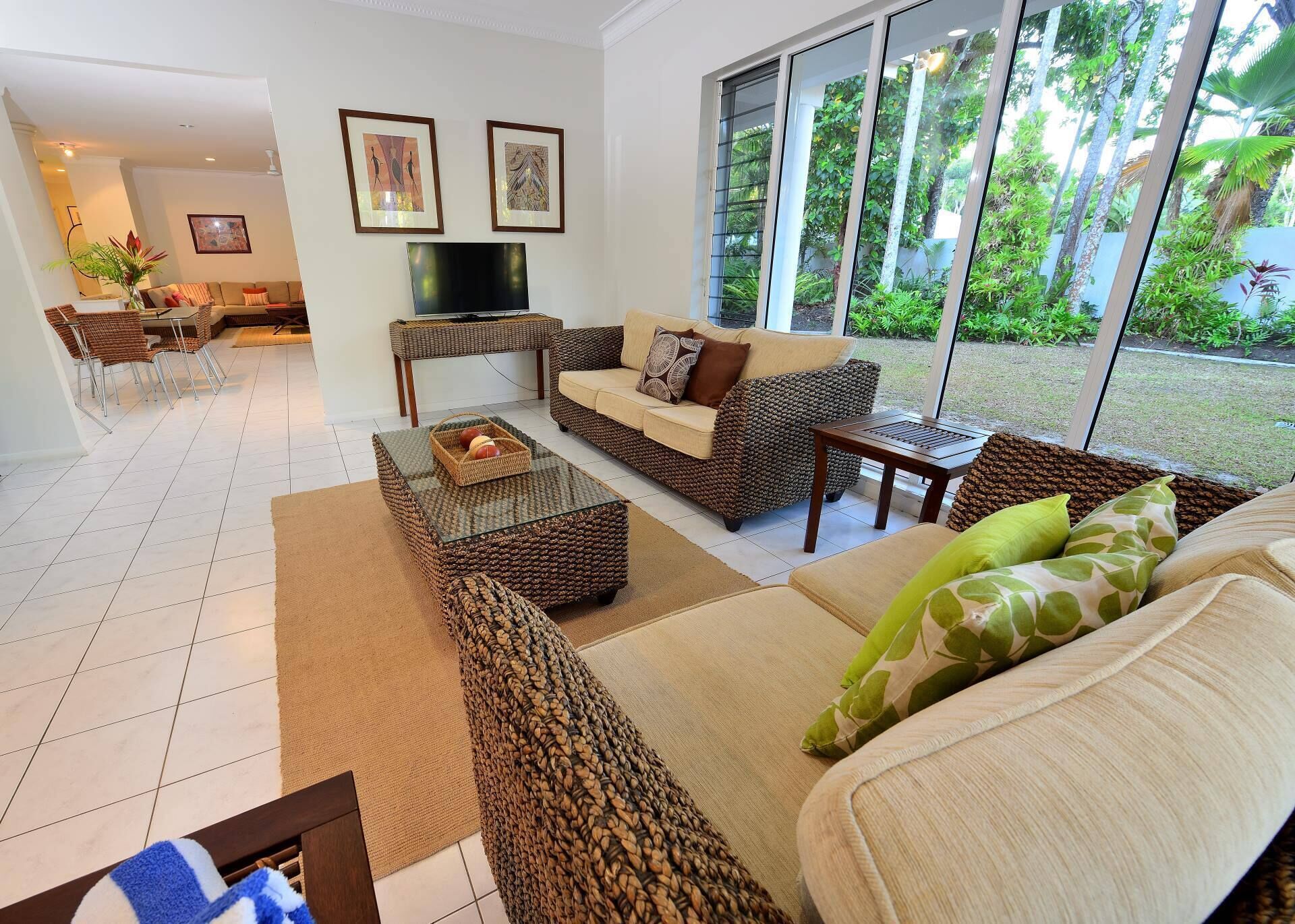 Spacious 4 Bedroom Family Home- a Stones Throw From 4 Mile Beach