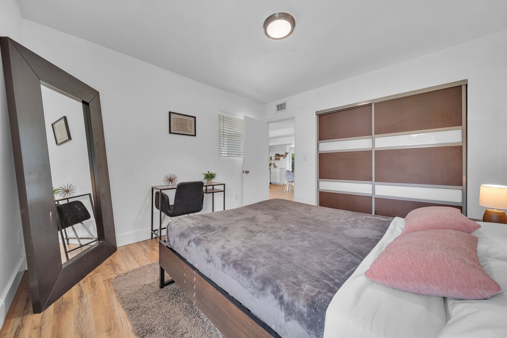 Miami Love&Peace Oasis🏝☀️  Pool, Mini Golf⛳️  Near the Beach