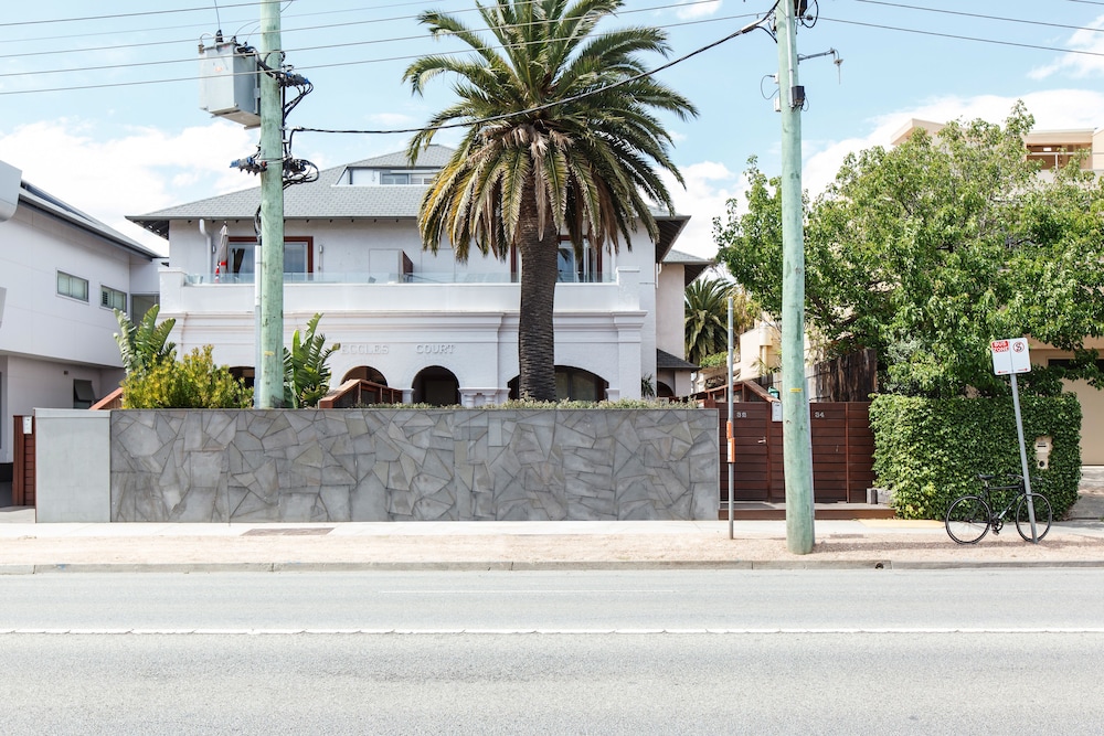 The Jetty Beach Apartment by Ready Set Host