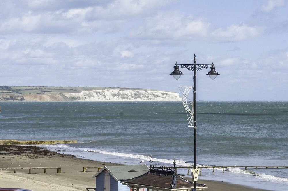 Shanklin Beach Sea Front 2 Bedroom Apartment Excellent