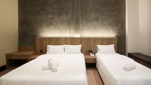 Desk, iron/ironing board, free WiFi, linens