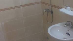 Douche, serviettes fournies
