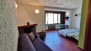 Minibar, bureau, Wi-Fi gratuit, draps fournis
