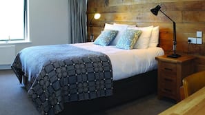 Iron/ironing board, free WiFi, linens