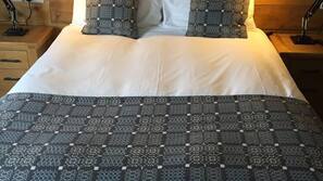 Iron/ironing board, free WiFi, linens