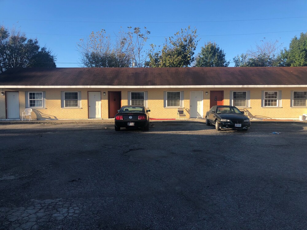 Budget Inn In Cincinnati Hotel Rates Reviews On Orbitz Featured Image