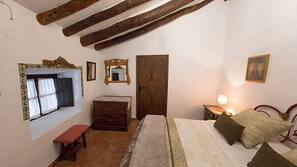 4 bedrooms, iron/ironing board, free WiFi, linens